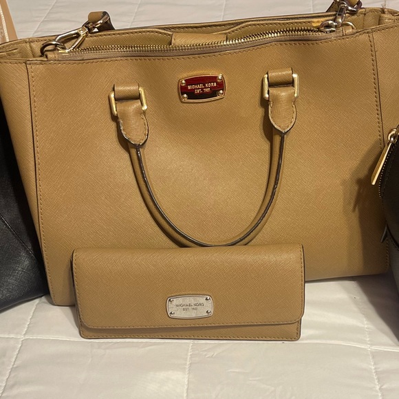 Michael Kors Purse & Wallet - Picture 1 of 1